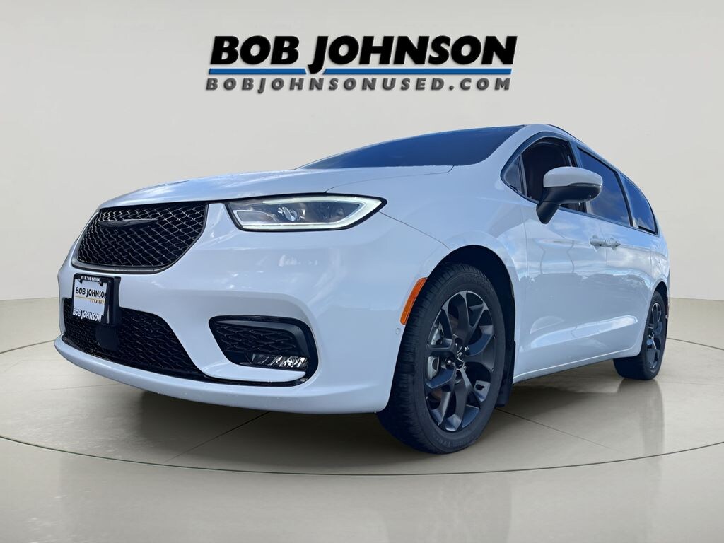 Used 2023 Chrysler Pacifica Touring L Minivan/Van