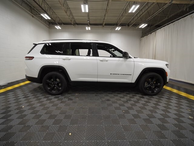2022 Jeep Grand Cherokee Altitude photo 3