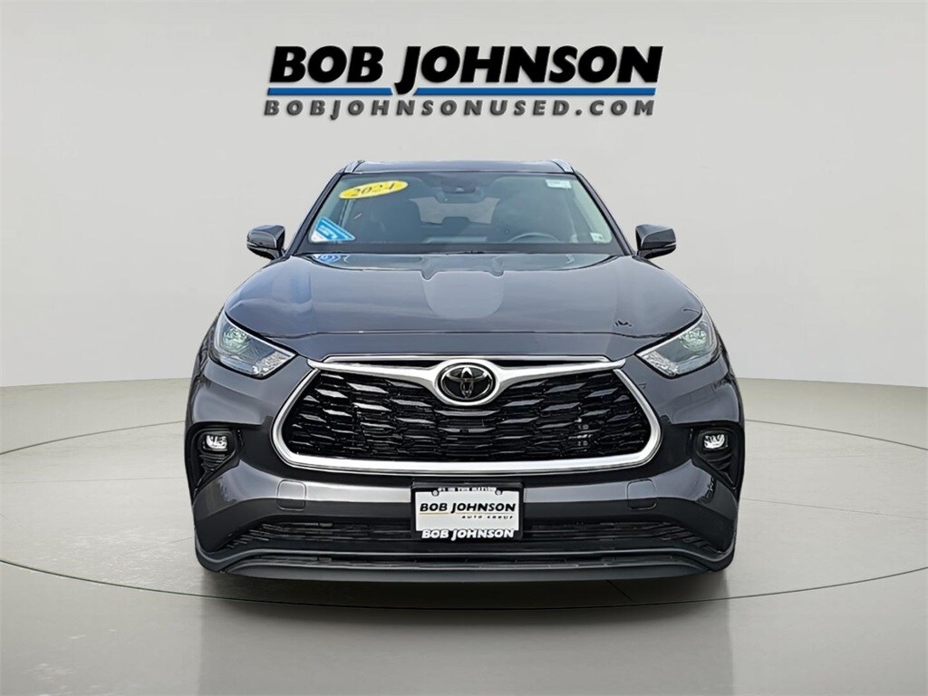 2024 Toyota Highlander LE photo 3