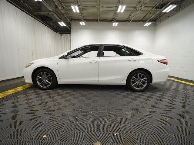 2017 Toyota Camry XLE photo 4