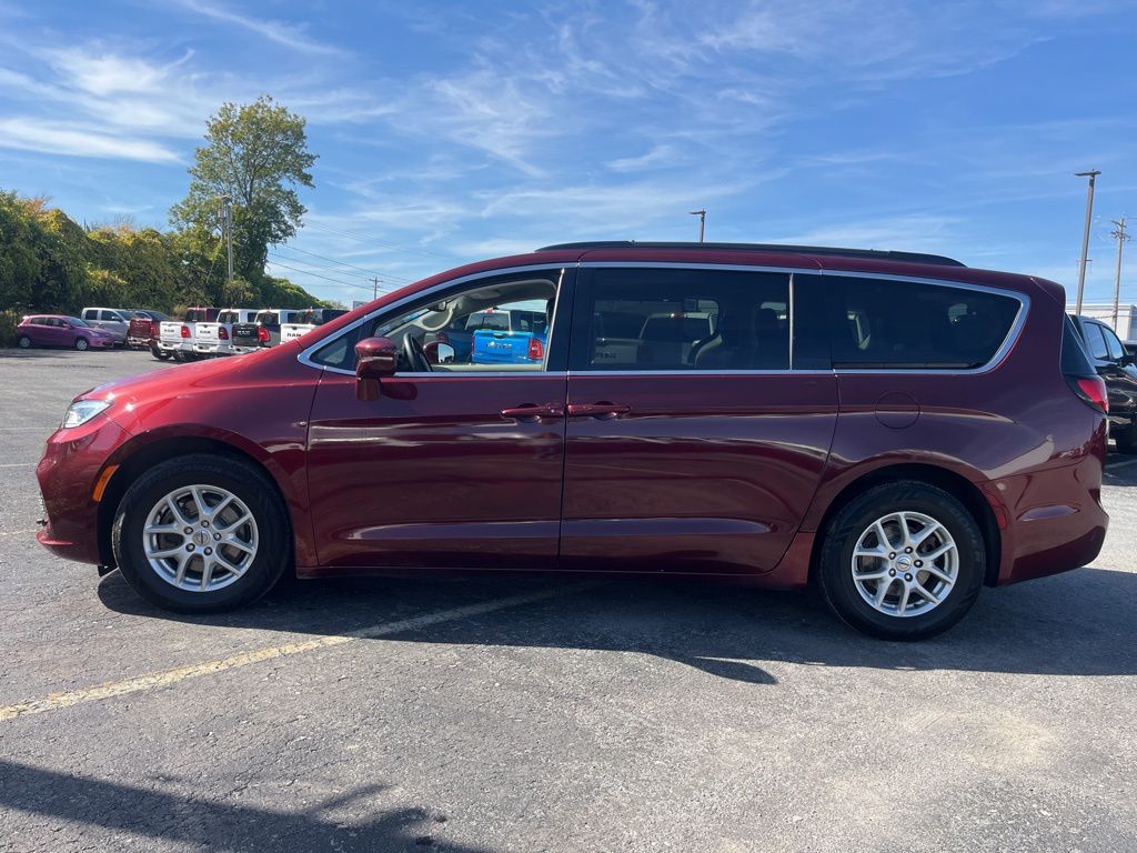 2022 Chrysler Pacifica Touring L photo 4