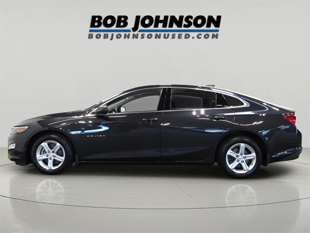 2022 Chevrolet Malibu LS photo 4