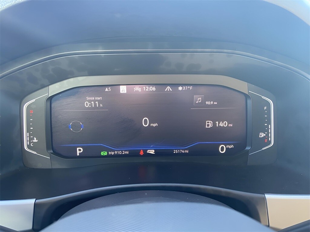 2021 Volkswagen Atlas Cross Sport V6 SEL R-Line photo 3