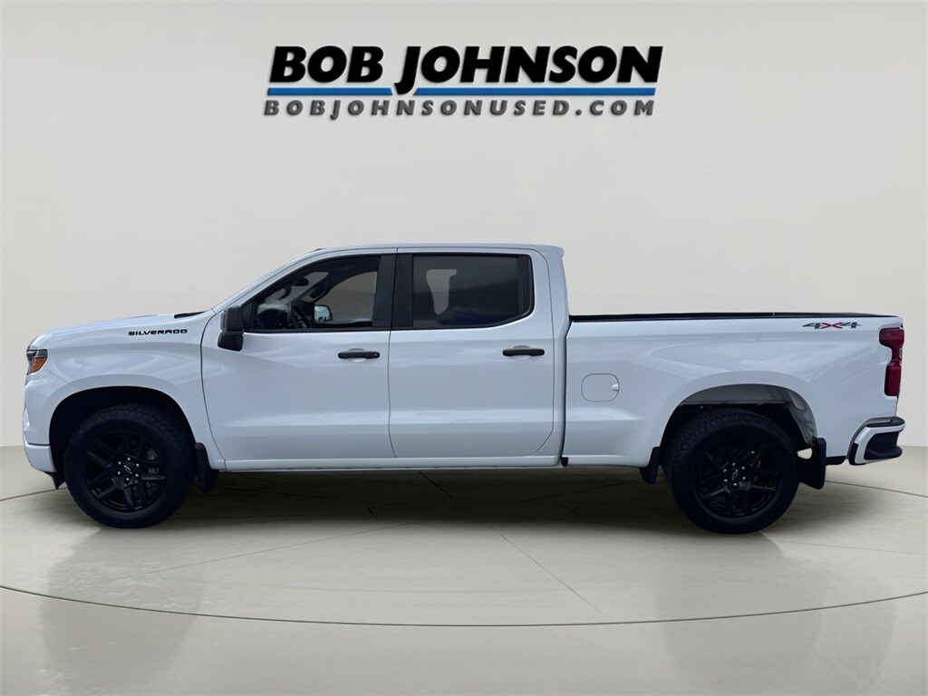 2023 Chevrolet Silverado 1500 Custom photo 2