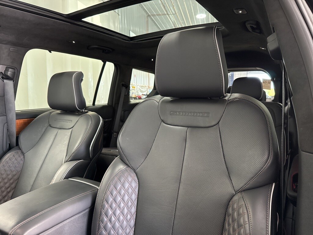 2024 Jeep Grand Cherokee L Summit photo 3