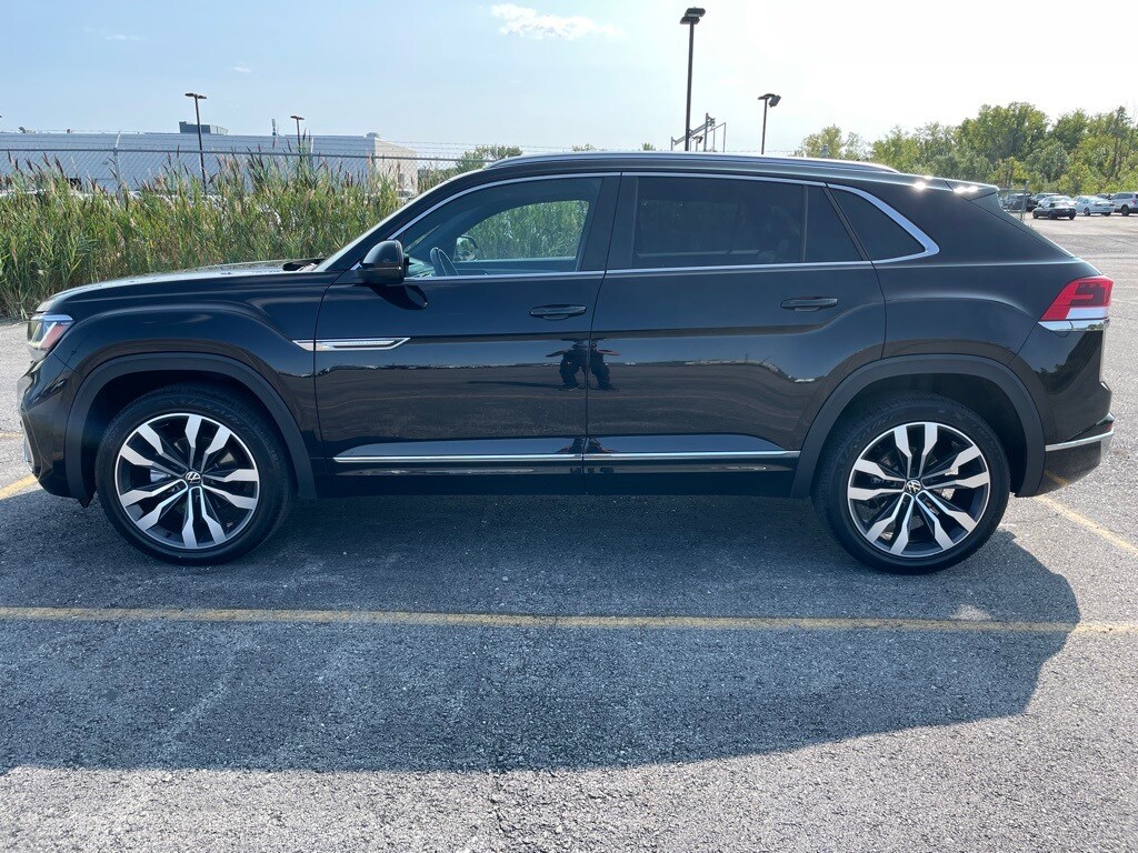 2021 Volkswagen Atlas Cross Sport V6 SEL R-Line photo 2