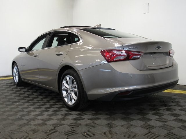 2022 Chevrolet Malibu 1LT photo 2