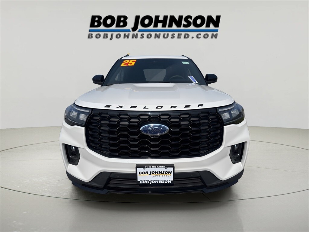 2025 Ford Explorer ST-Line photo 2