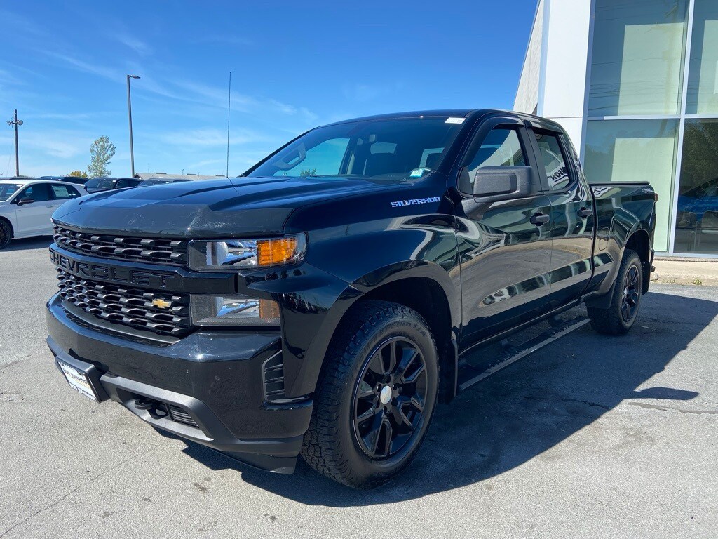 2019 Chevrolet Silverado 1500 Custom photo 2