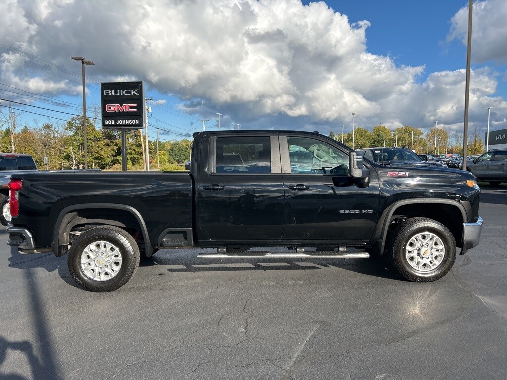 2022 Chevrolet Silverado 2500HD LT photo 2