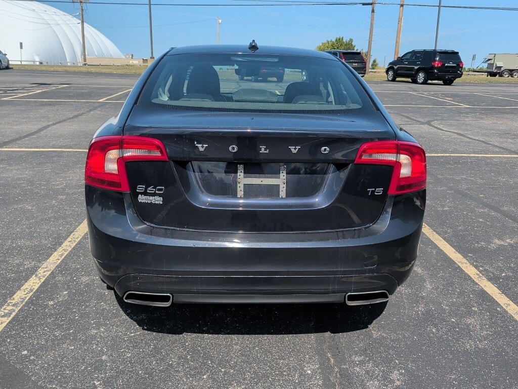 2016 Volvo S60 T5 Drive-E Premier photo 4