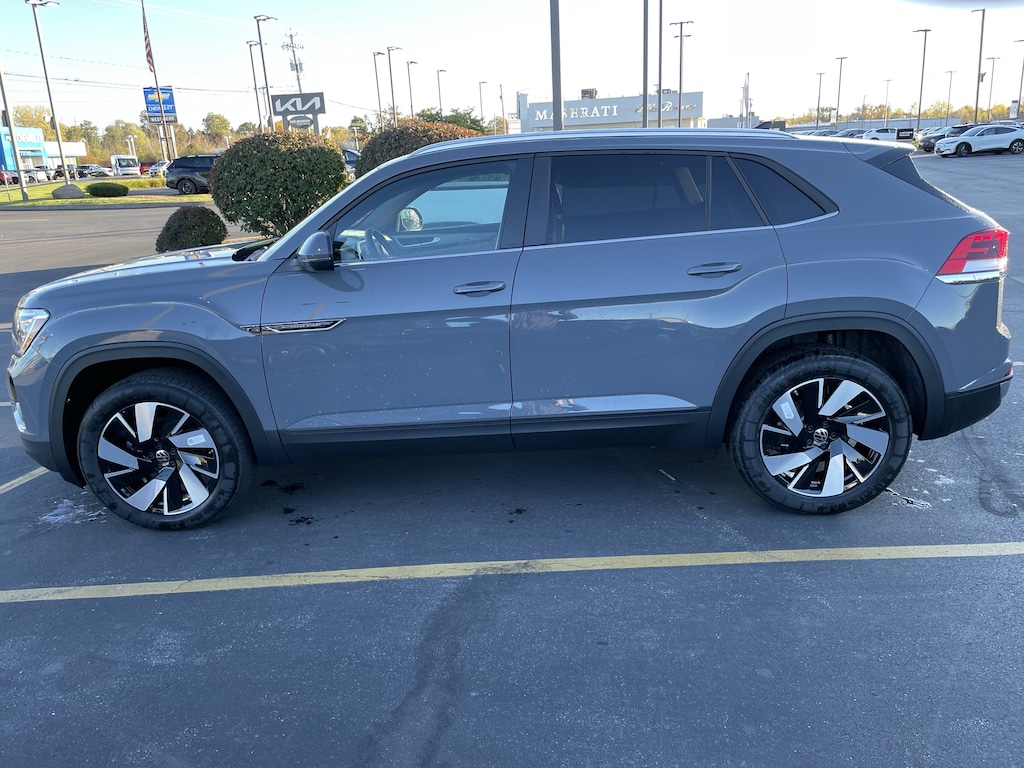 New 2025 Volkswagen Atlas Cross Sport 2.0T SE w/Technology 2.0T SE w/Technology 4MOTION