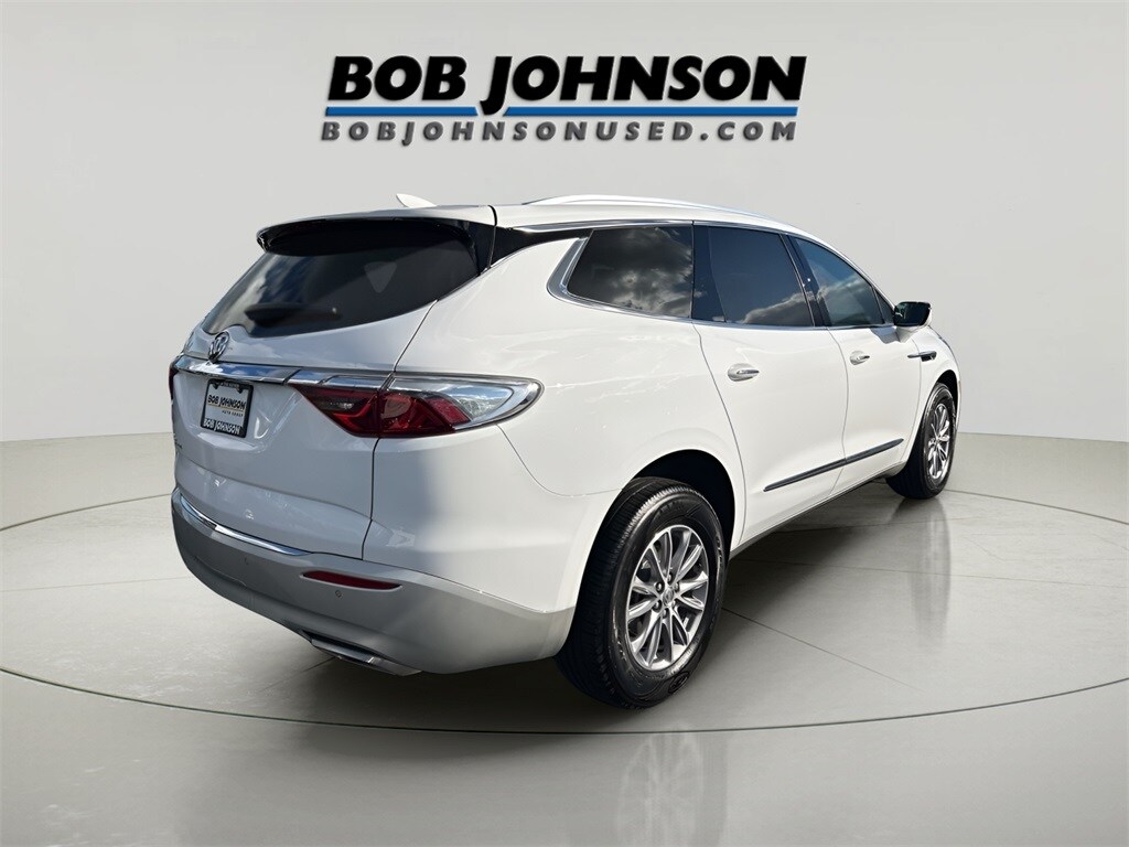2023 Buick Enclave Essence photo 3