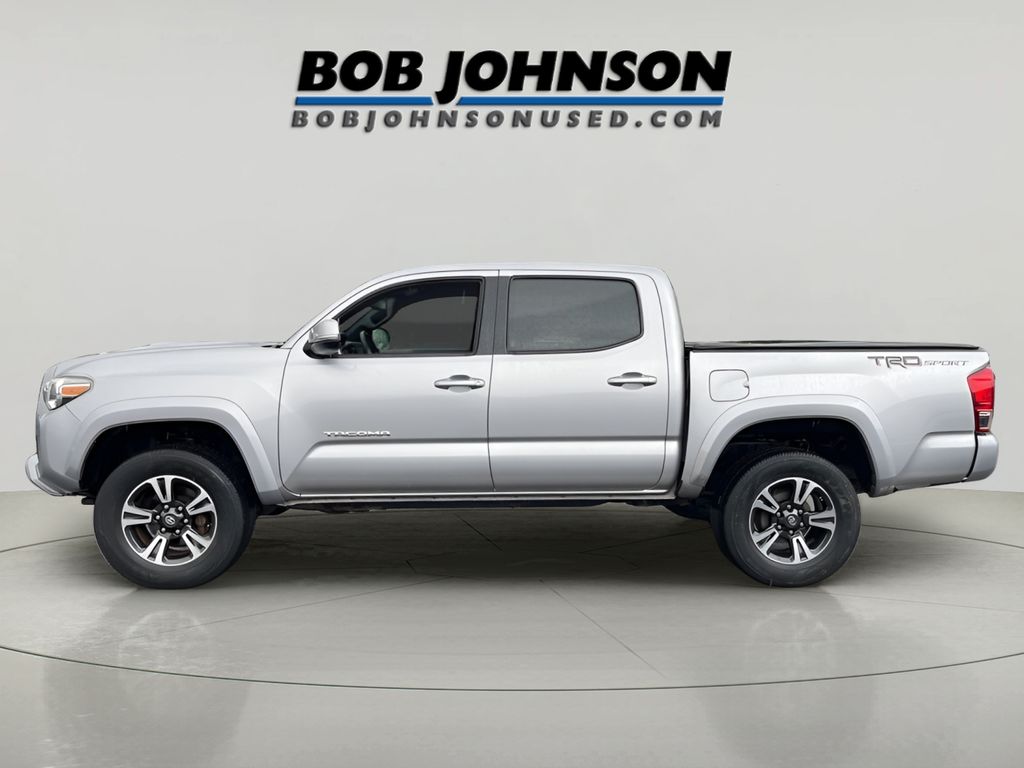 2016 Toyota Tacoma SR5 photo 4