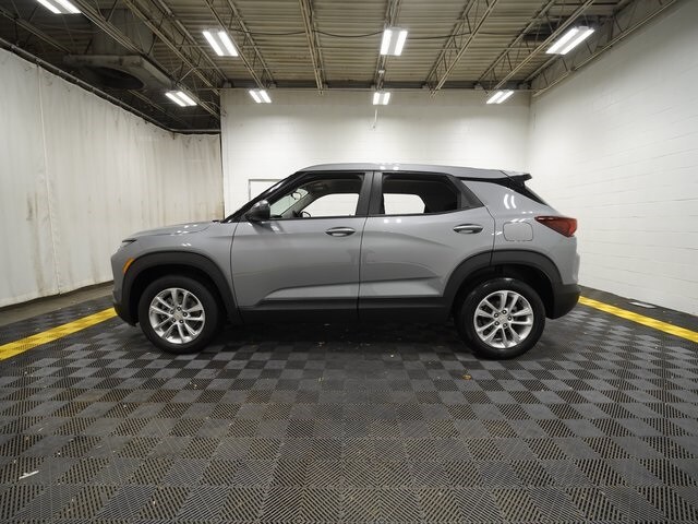 2024 Chevrolet Trailblazer LS photo 2