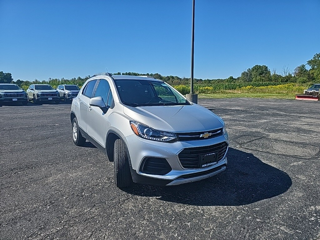 2022 Chevrolet Trax LT photo 2