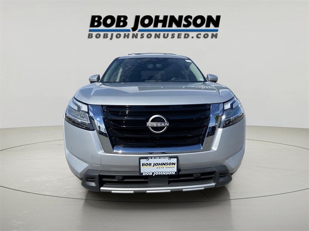 2023 Nissan Pathfinder SL photo 2