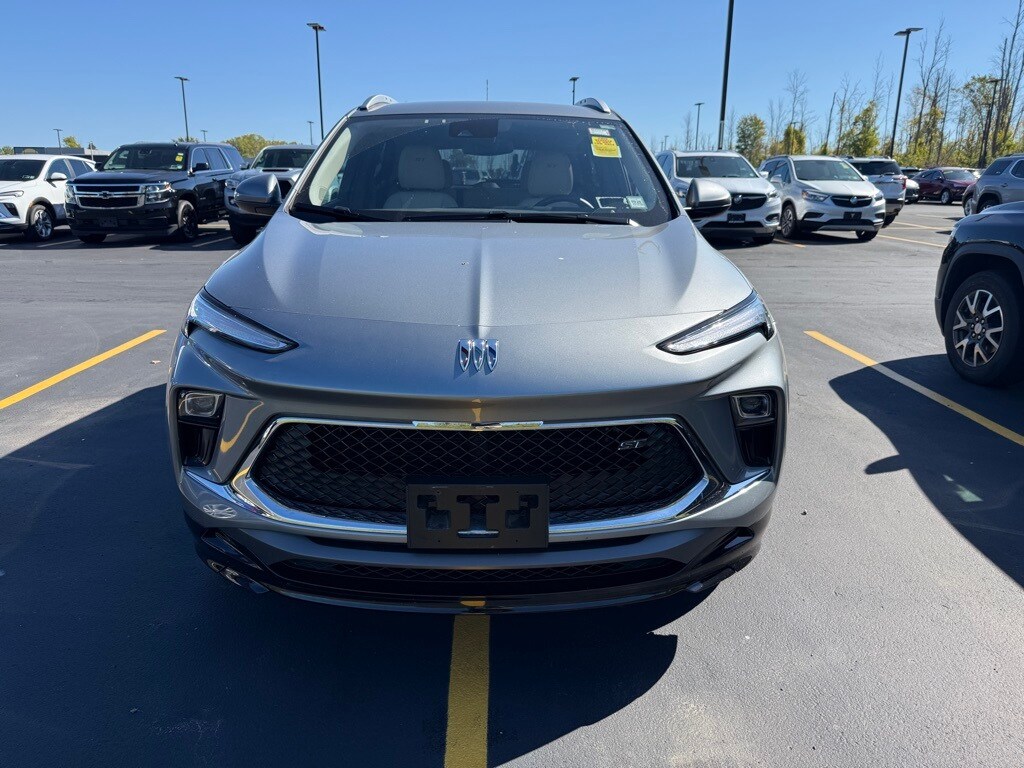 2024 Buick Encore GX Sport Touring photo 2