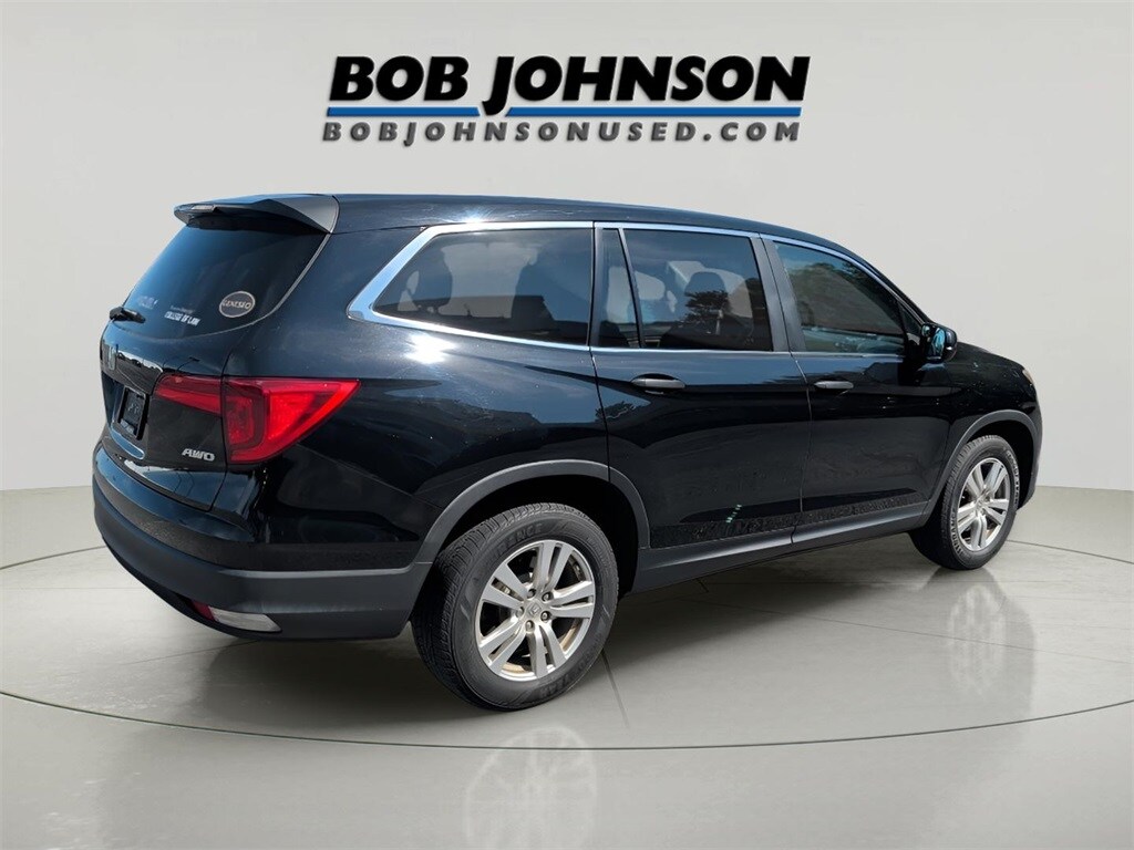 2016 Honda Pilot LX photo 3