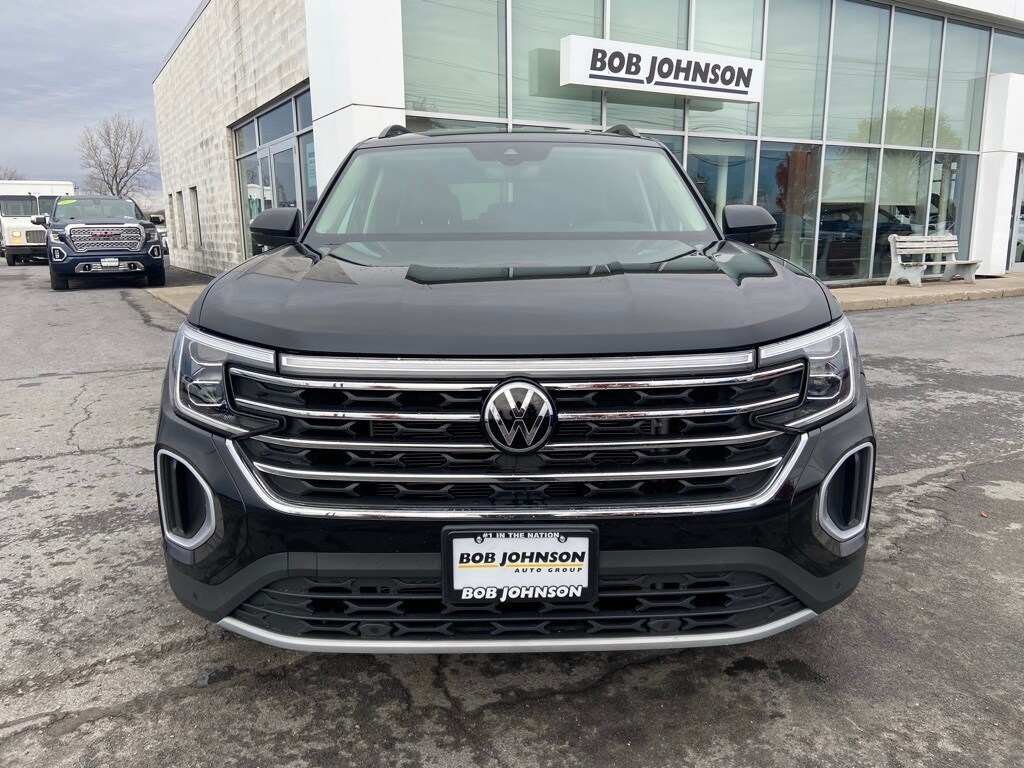 Used 2025 Volkswagen Atlas 2.0T SE w/Technology SUV