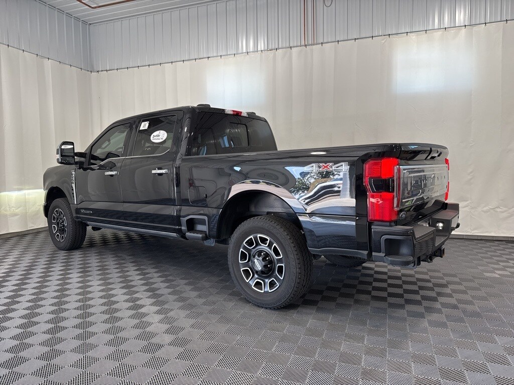 2023 Ford F-250 photo 2