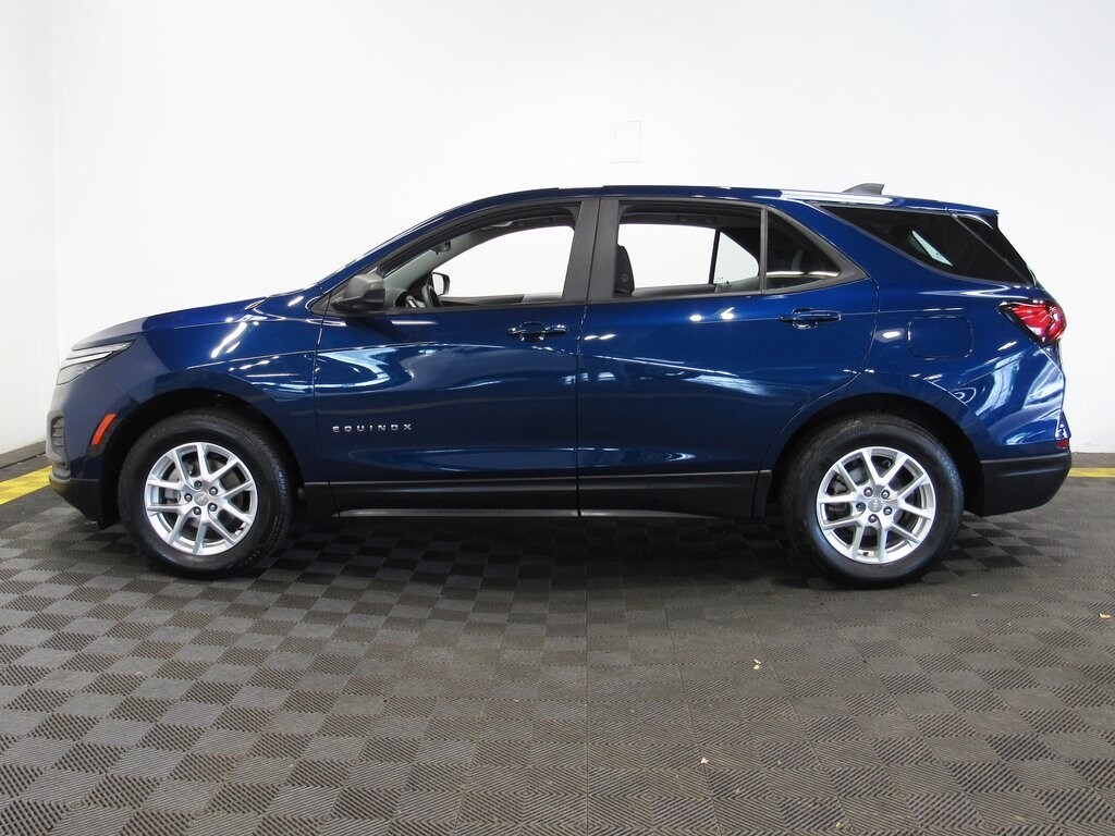 2022 Chevrolet Equinox LS photo 4