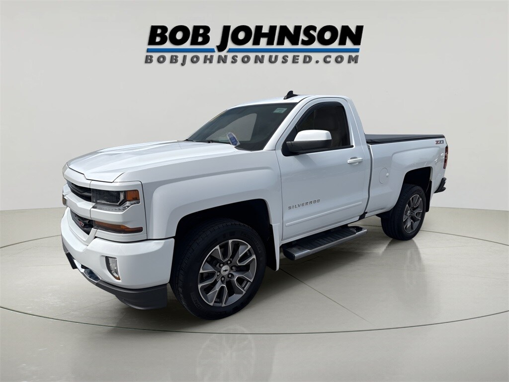 2016 Chevrolet Silverado 1500 LT photo 2