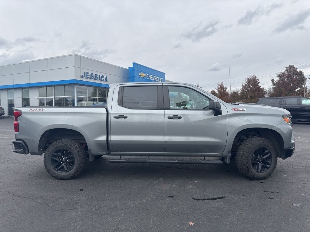 2023 Chevrolet Silverado 1500 Custom Trail Boss photo 2