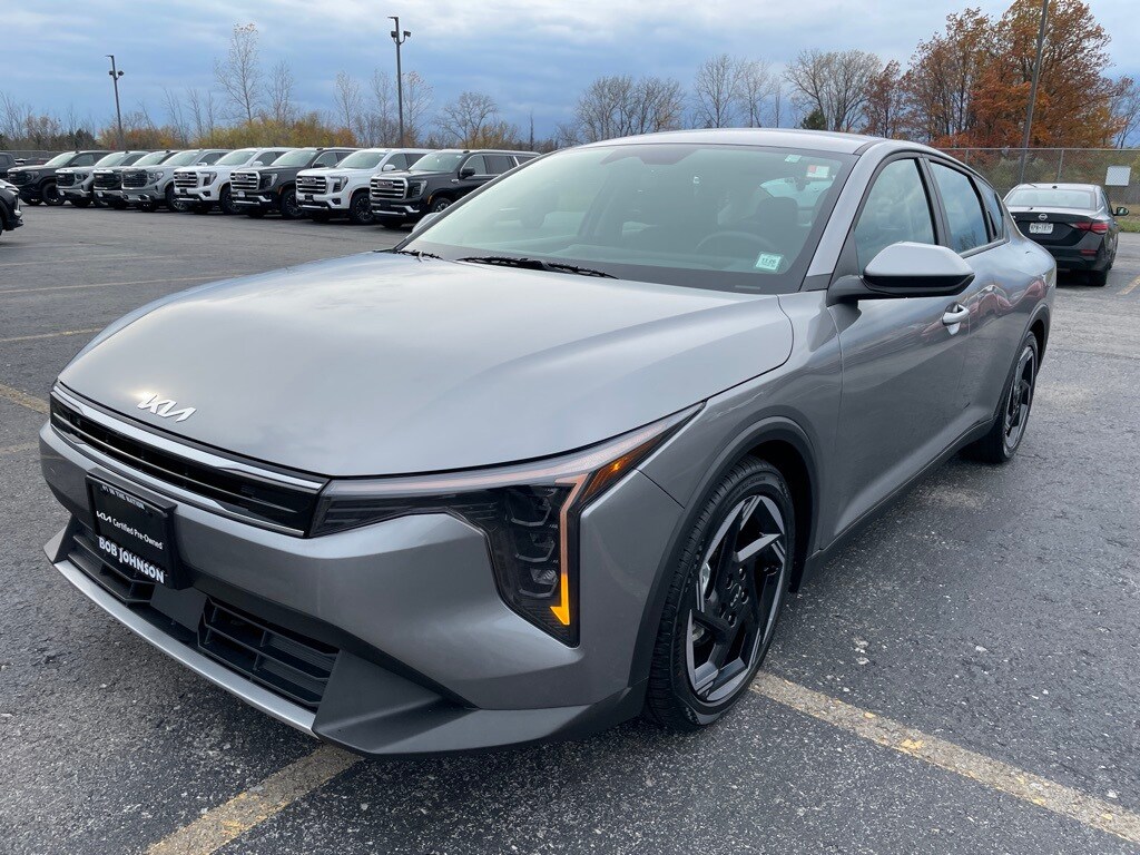 2025 Kia K4 EX photo 2