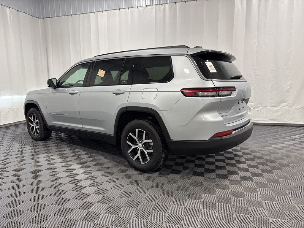 2024 Jeep Grand Cherokee Limited photo 2