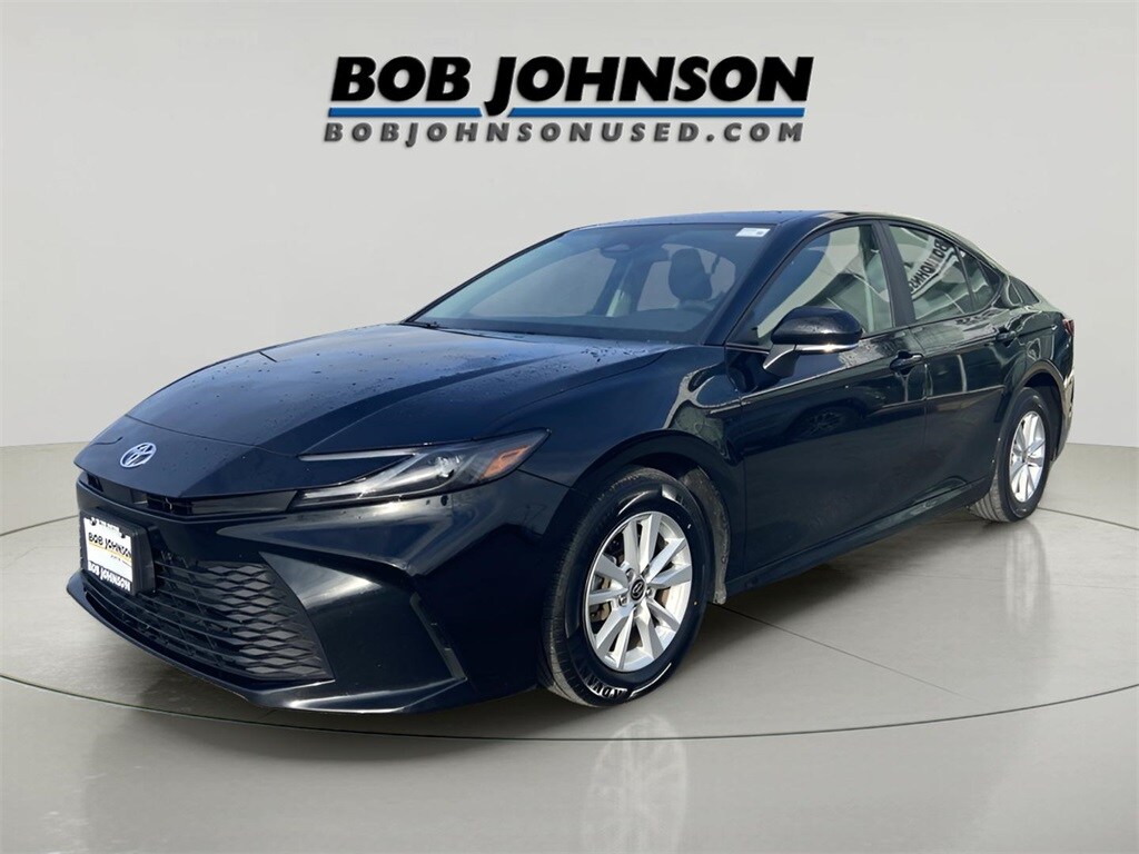 2025 Toyota Camry LE photo 3