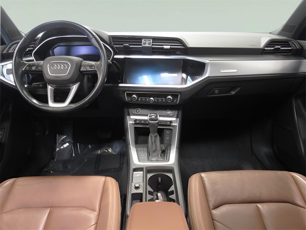 2022 Audi Q3 Premium 40 TFSI photo 2