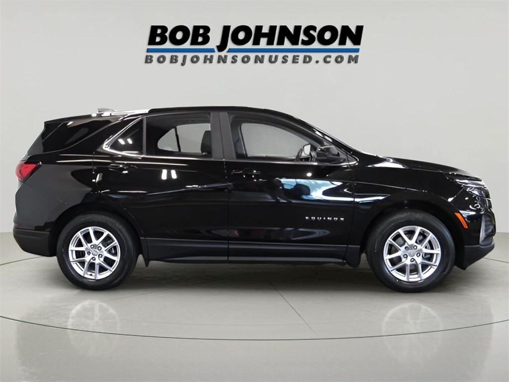 2022 Chevrolet Equinox LT photo 3