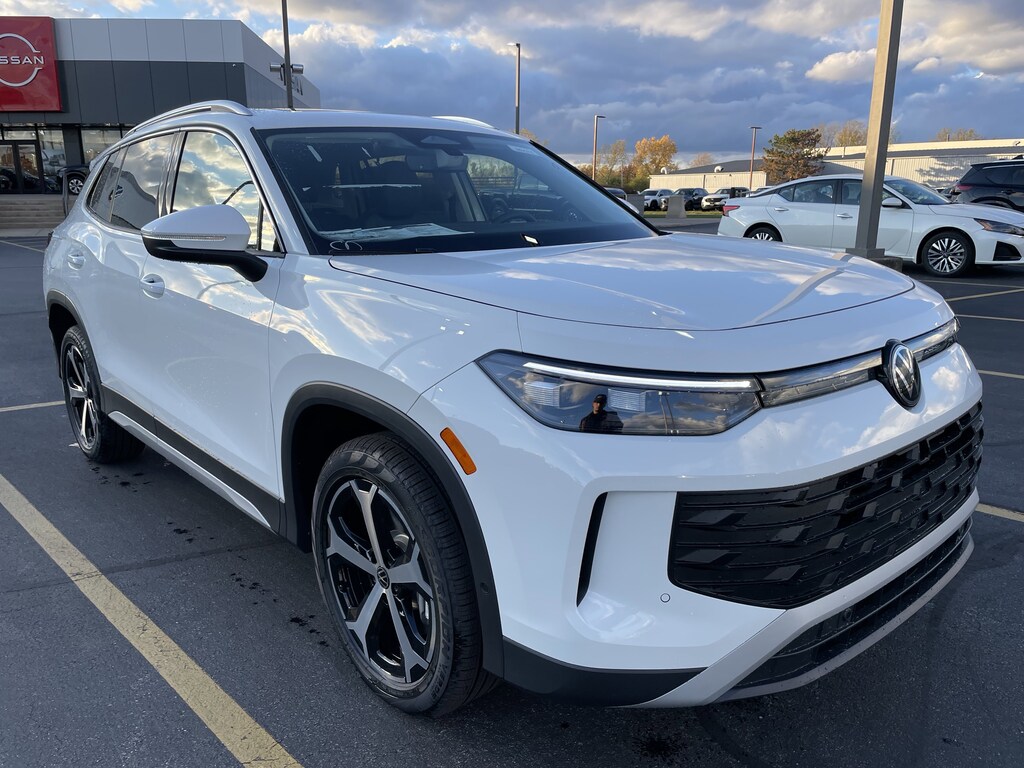 New 2025 Volkswagen Tiguan SE 2.0T SE 4MOTION