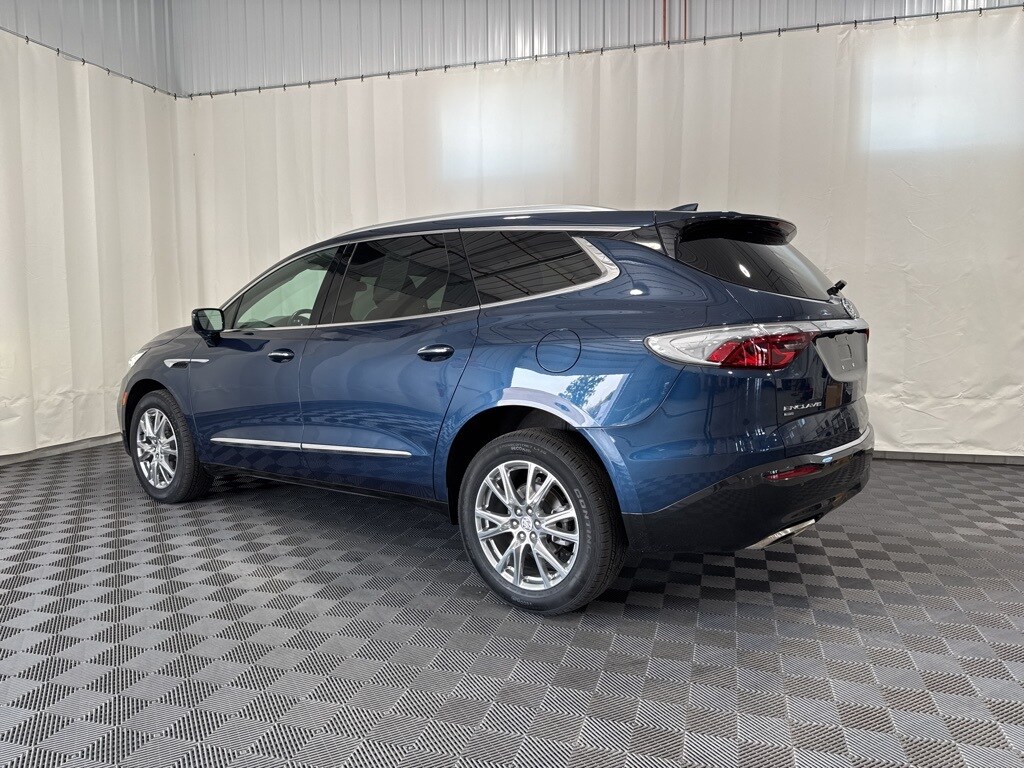 2023 Buick Enclave Essence photo 2