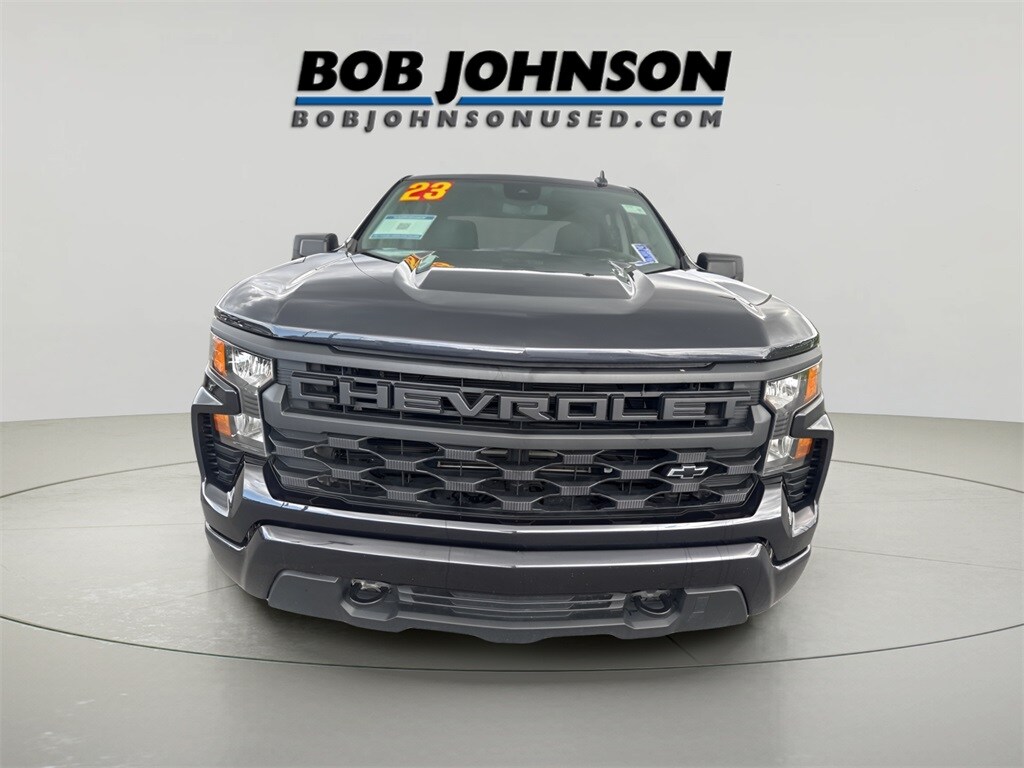 2023 Chevrolet Silverado 1500 Custom photo 2