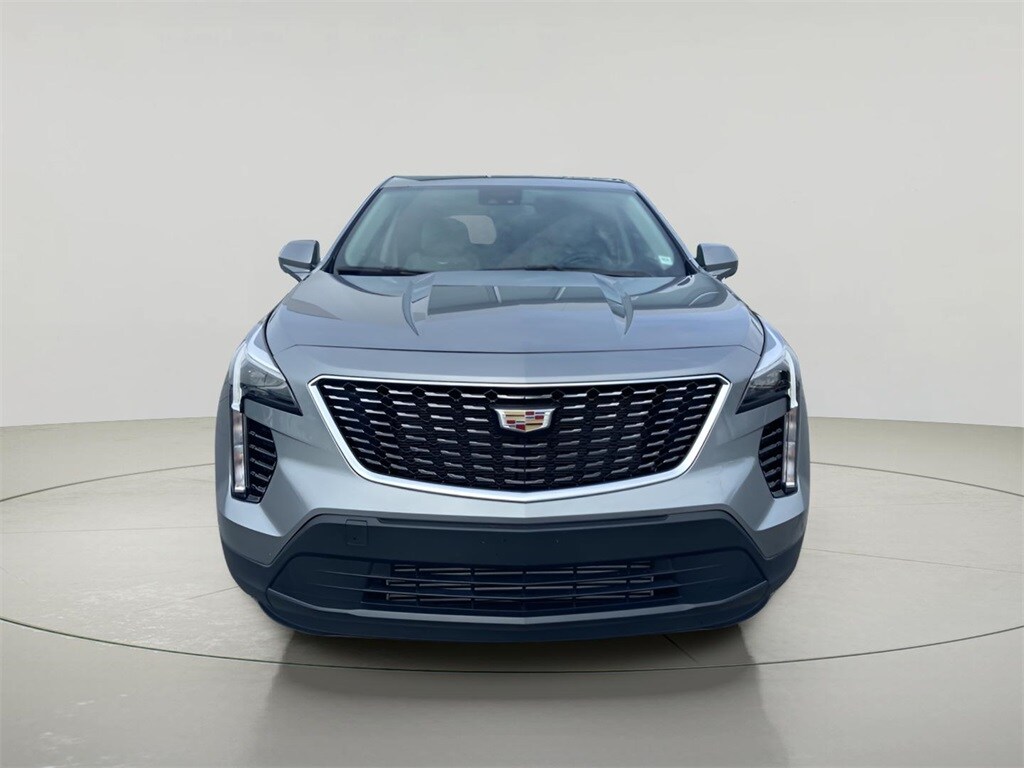 2023 Cadillac XT4 Luxury photo 2
