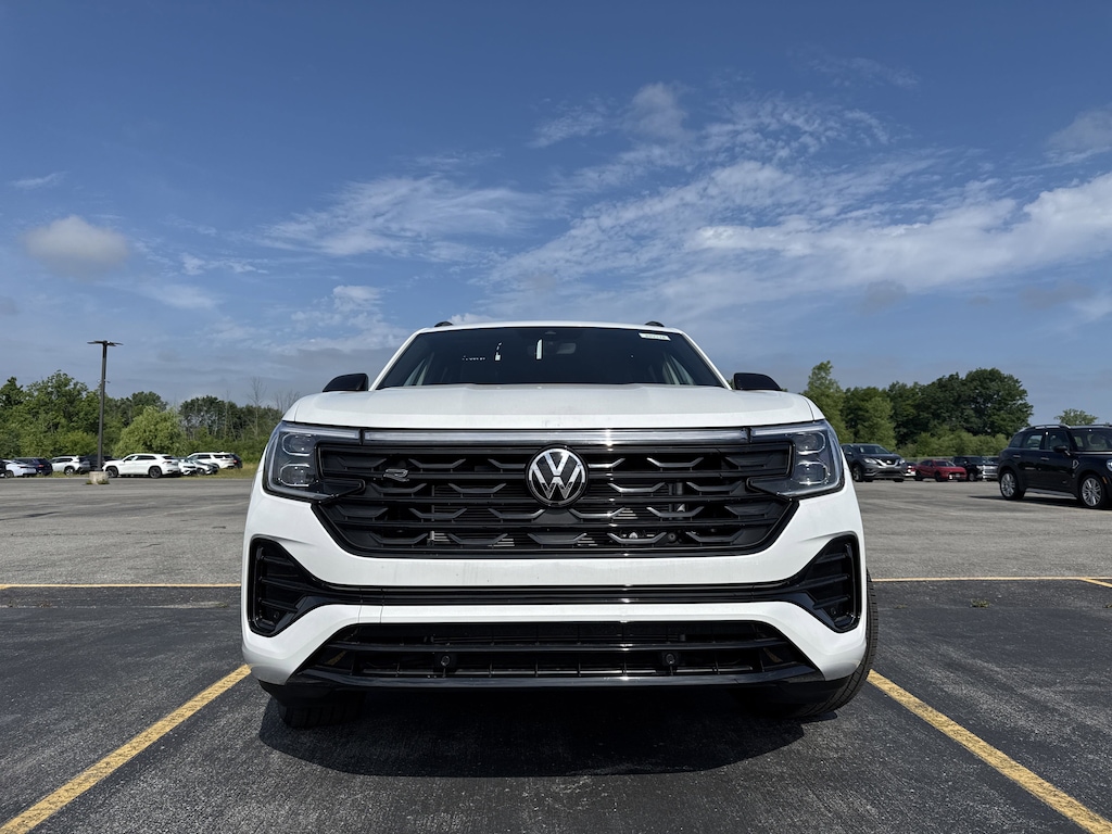 New 2025 Volkswagen Atlas Cross Sport 2.0T SEL R-Line Black 2.0T SEL R-Line Black 4MOTION