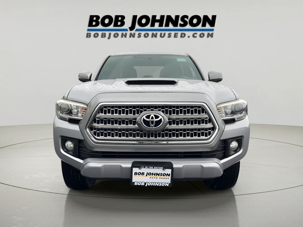 2016 Toyota Tacoma SR5 photo 2