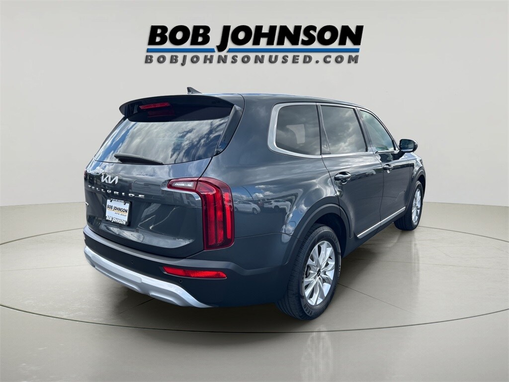 2022 Kia Telluride LX photo 2