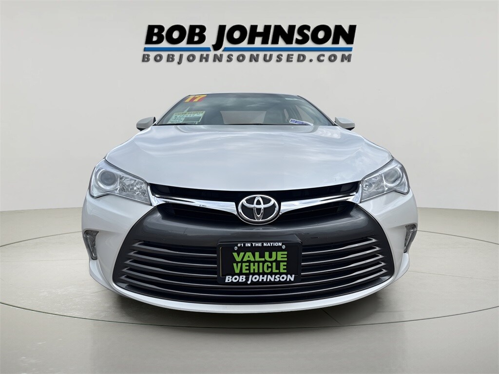 2017 Toyota Camry XLE photo 2