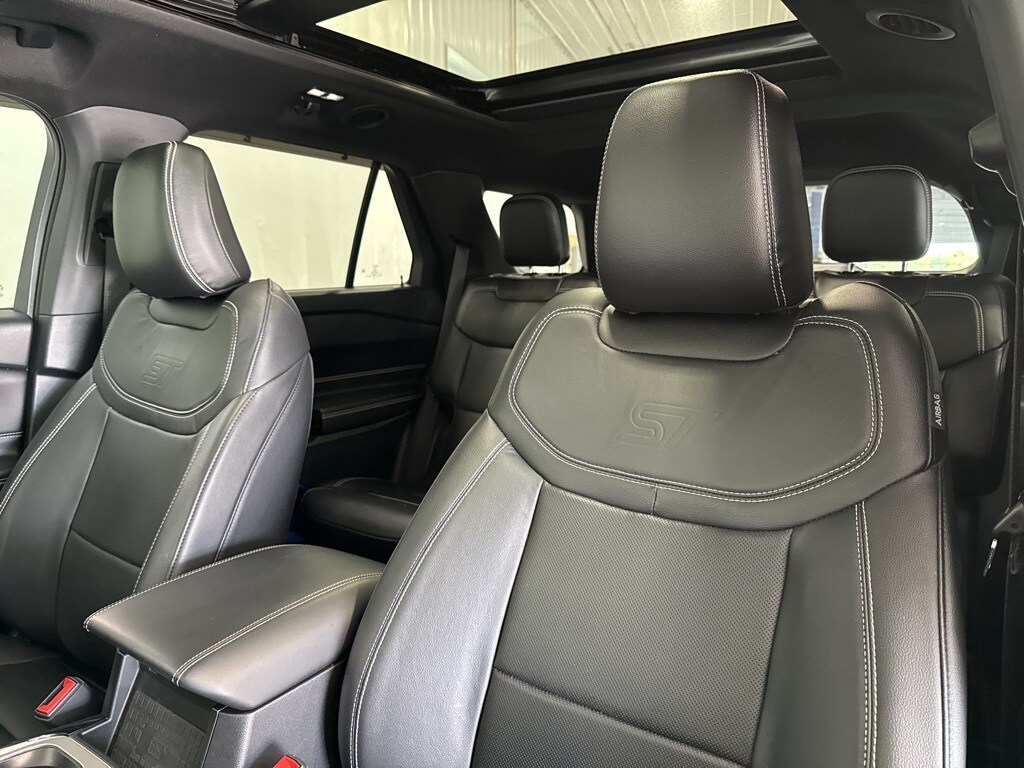 2021 Ford Explorer ST photo 4