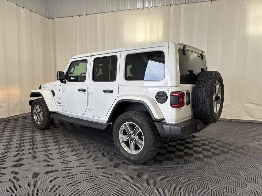 2022 Jeep Wrangler Unlimited Sahara photo 2
