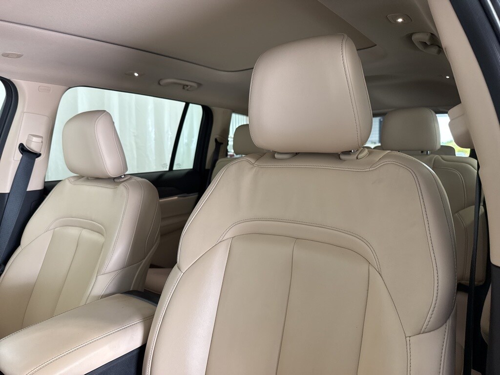 2022 Jeep Grand Cherokee Limited photo 2