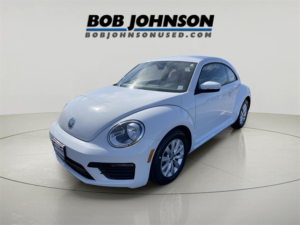 2019 Volkswagen Beetle S photo 2