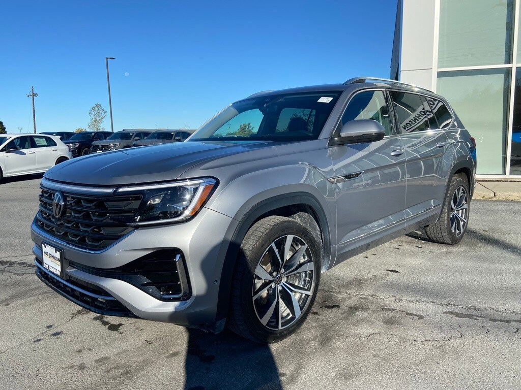 2024 Volkswagen Atlas SEL Premium R-Line photo 2