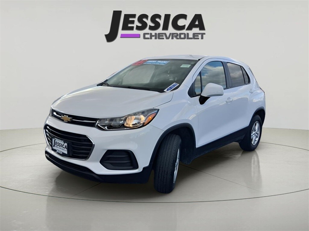 2022 Chevrolet Trax LS photo 3