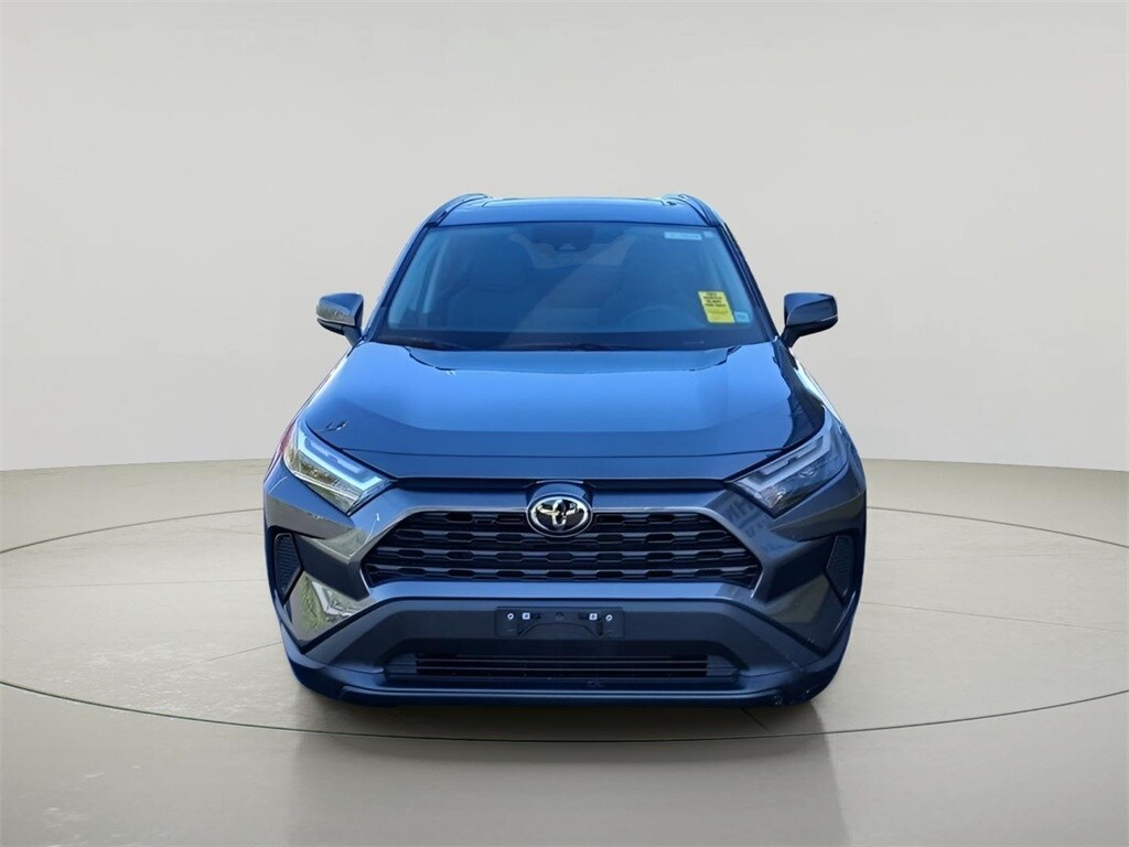 2022 Toyota RAV4 XLE photo 2