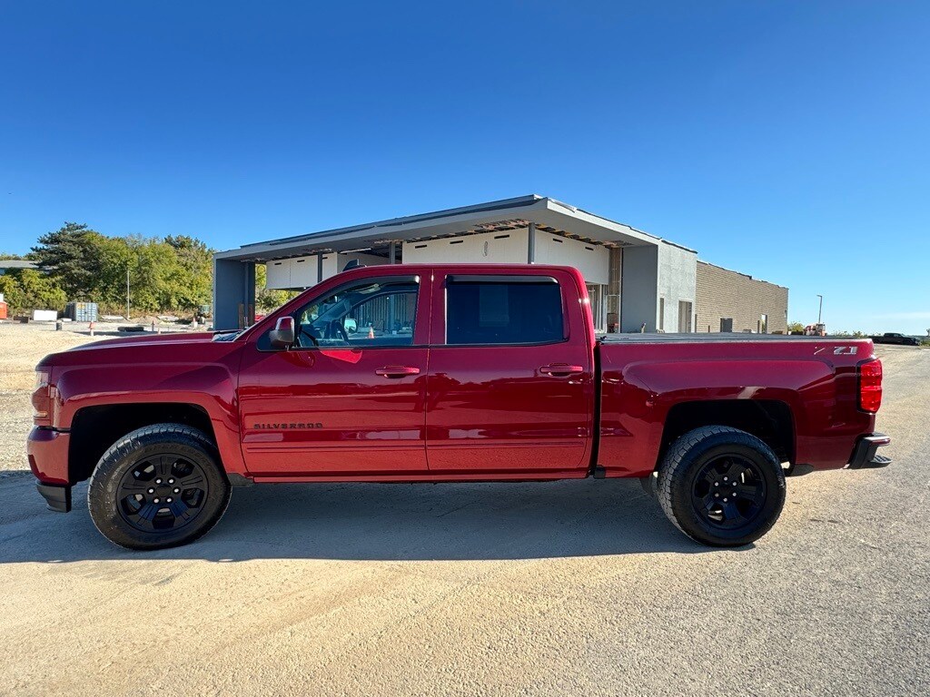 2018 Chevrolet Silverado 1500 LT2 photo 3