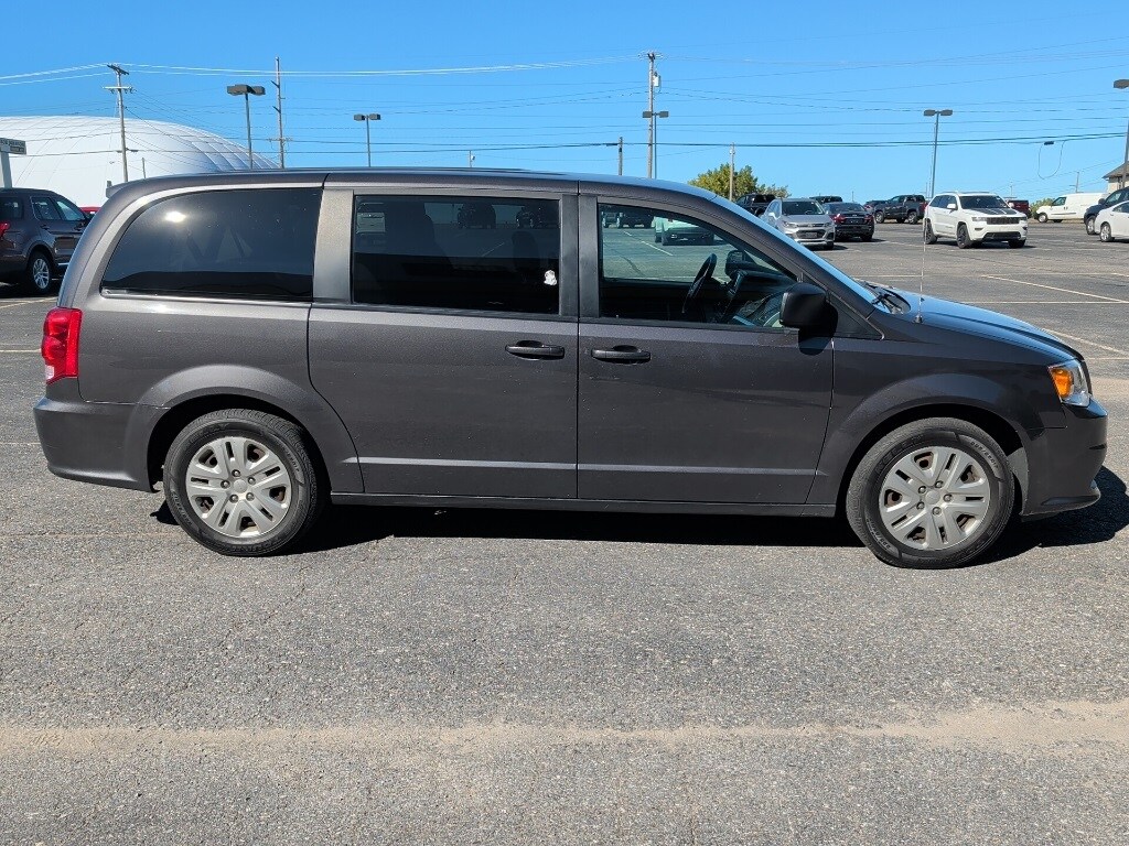 2018 Dodge Grand Caravan SE photo 2